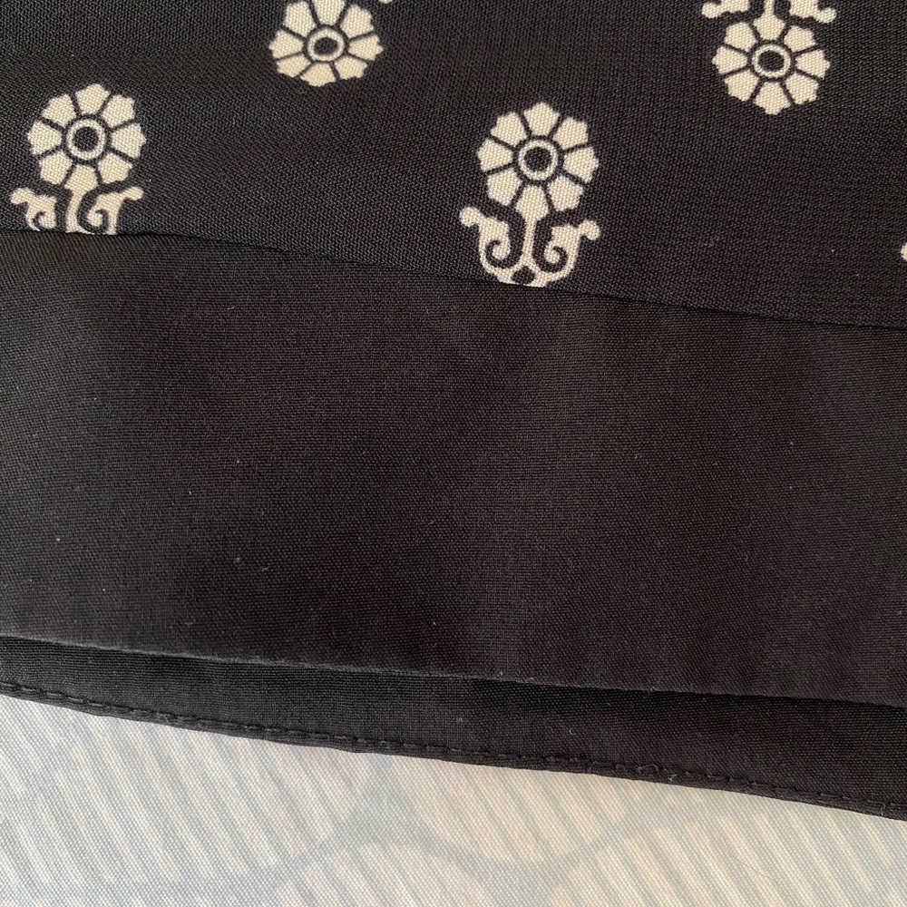- Patterned Shorts - Picture 3 of 5